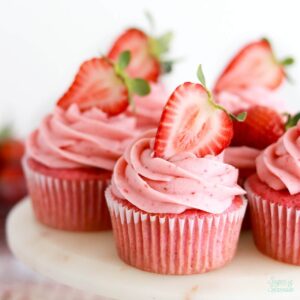 strawberry cupcakes recipe with strawberry frosting