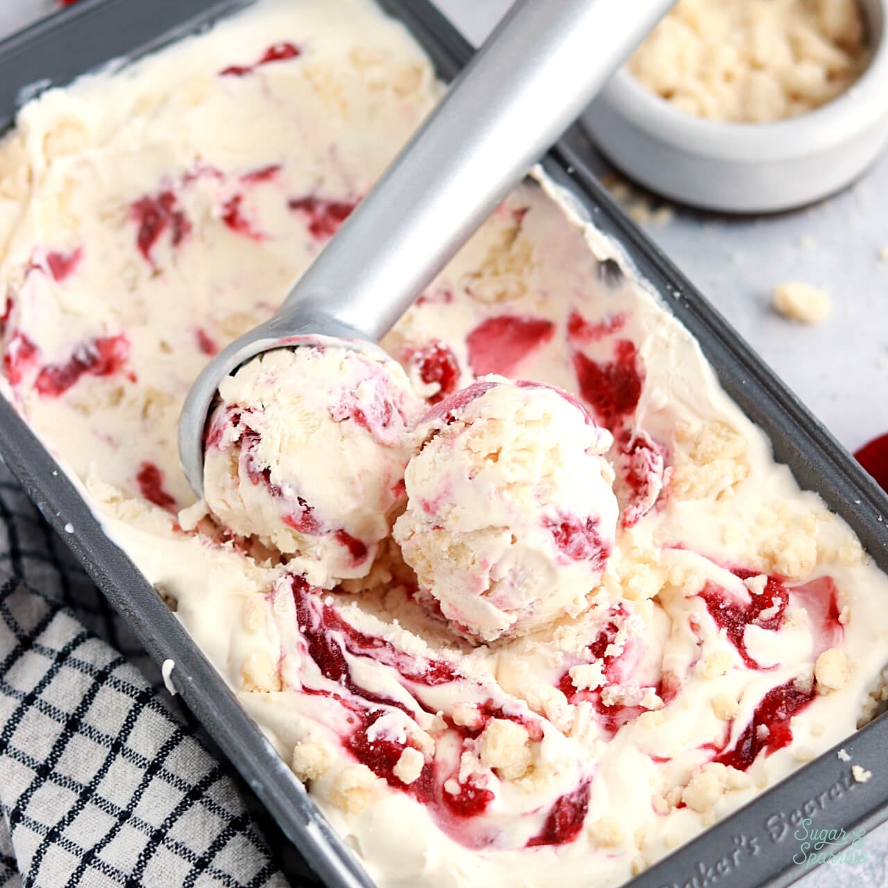 no-churn strawberry shortcake ice cream