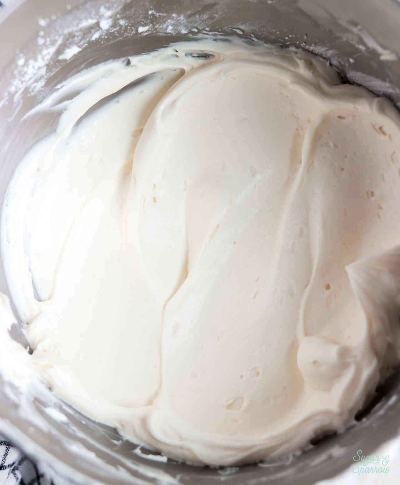 how to make whipped mascarpone frosting for cakes and cupcakes