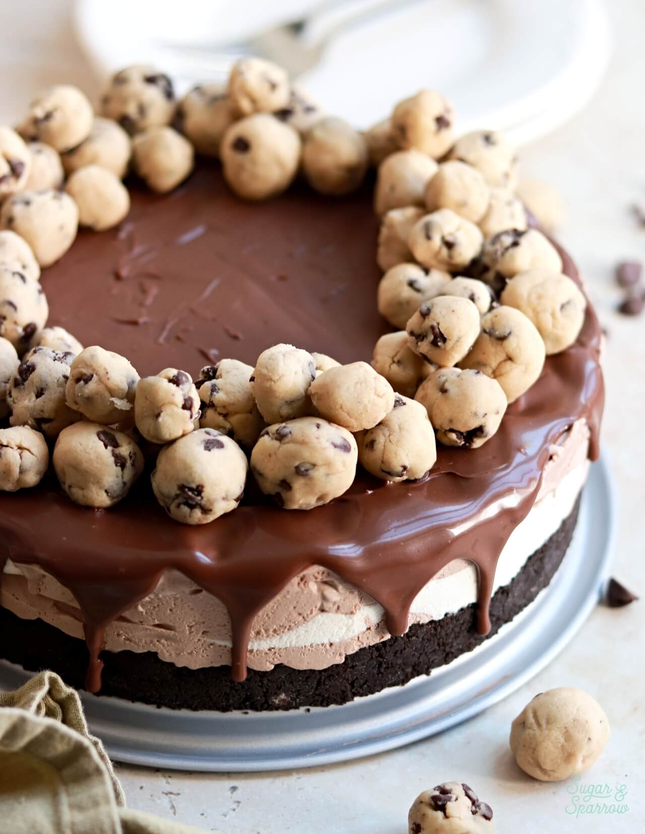 no churn ice cream cake with cookie dough and oreo crust