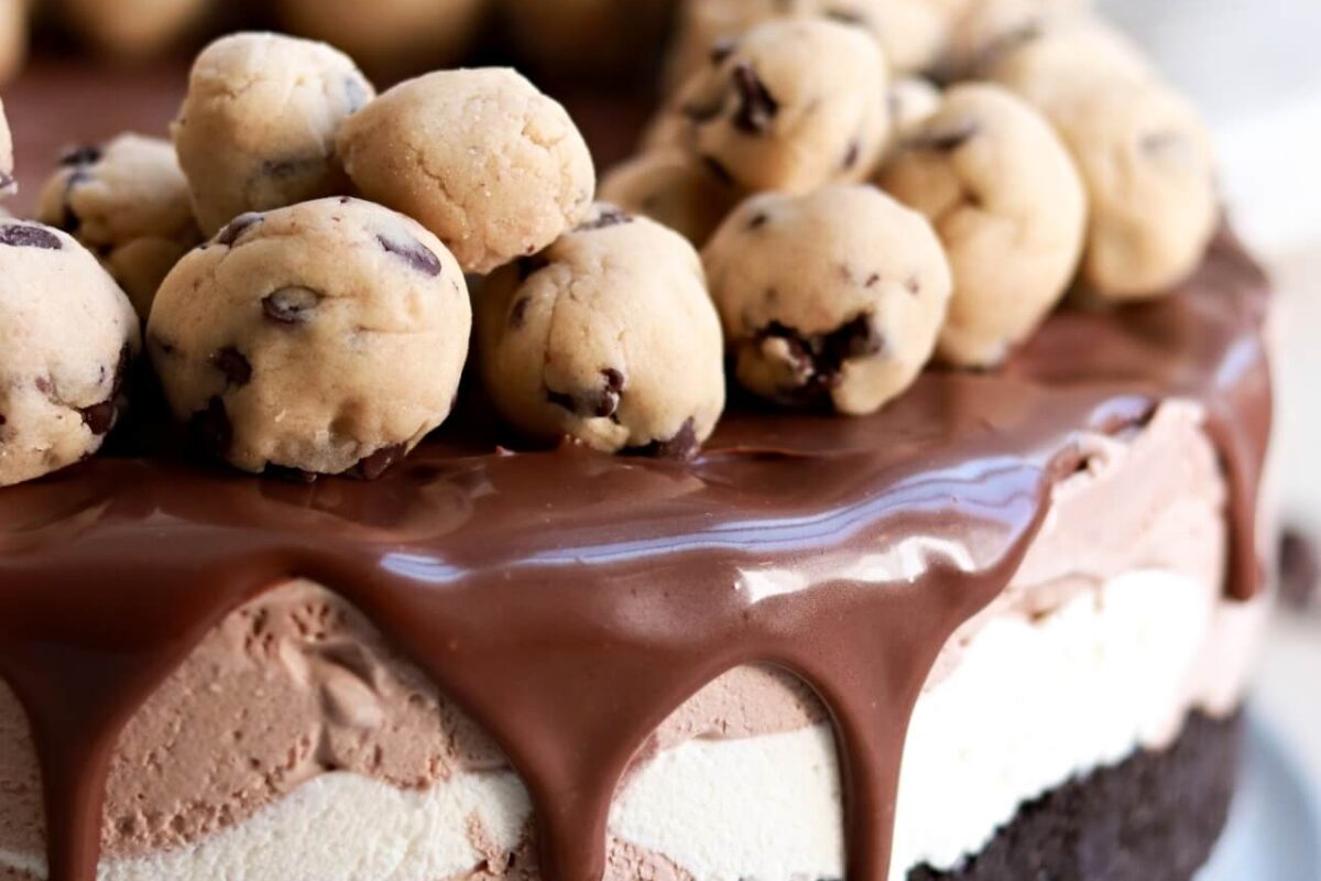 no-churn cookie dough ice cream cake recipe by sugar and sparrow