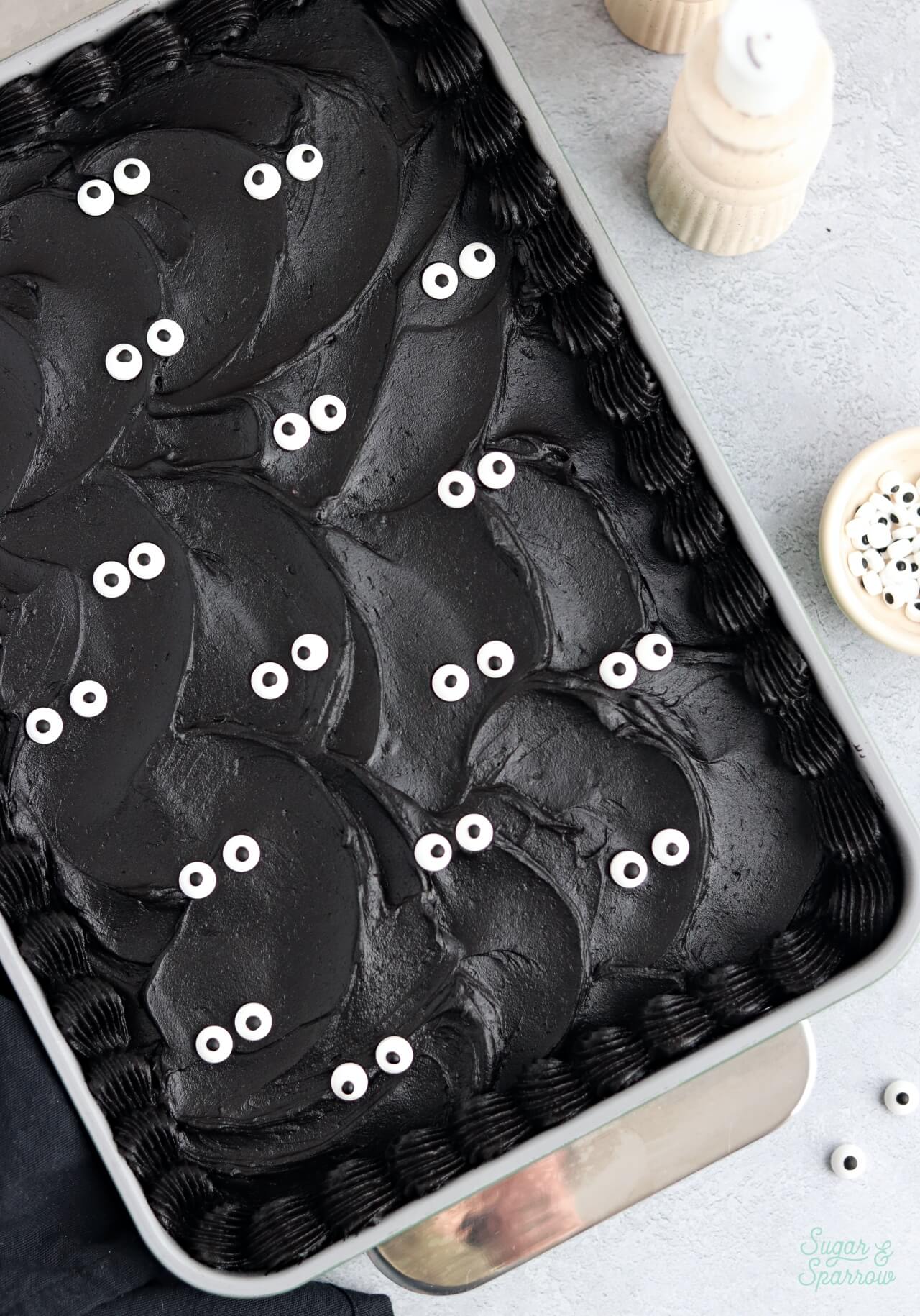 black velvet halloween party cake