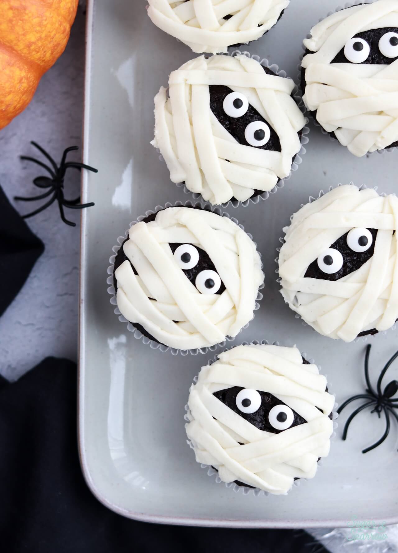 how to make mummy halloween cupcakes 