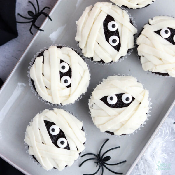 mummy halloween cupcakes recipe and decorating tutorial
